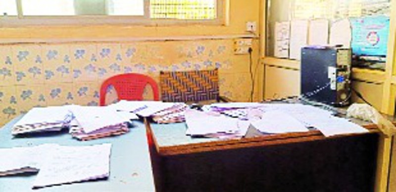 महिला को जब बाबू की हकीकत पता चली तो खिसक गई पांव तले जमीन