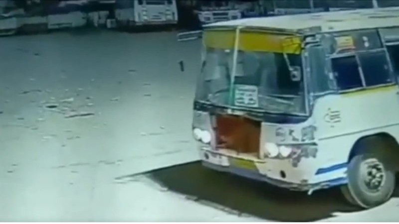 bus_theft_from_bus_stand.jpg