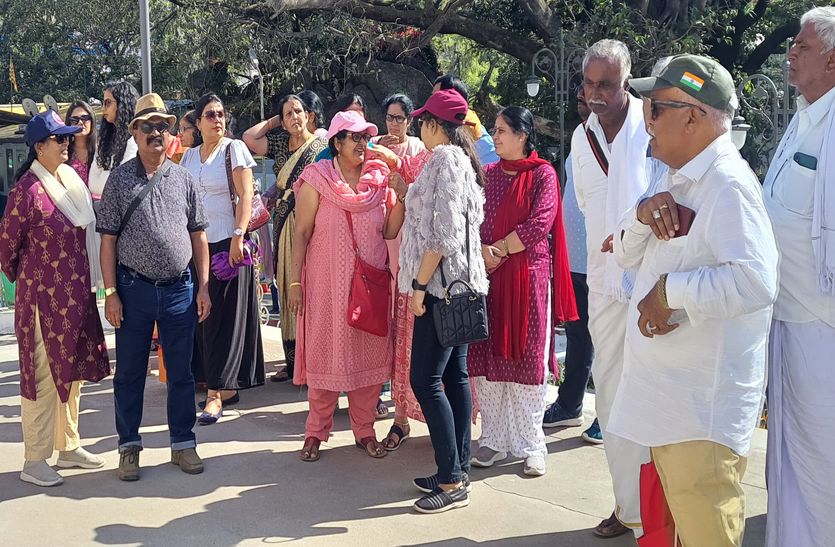 माउंट आबू में बदलने लगी मौसमी फिजां, घूमने का आनंद ले रहे सैलानी