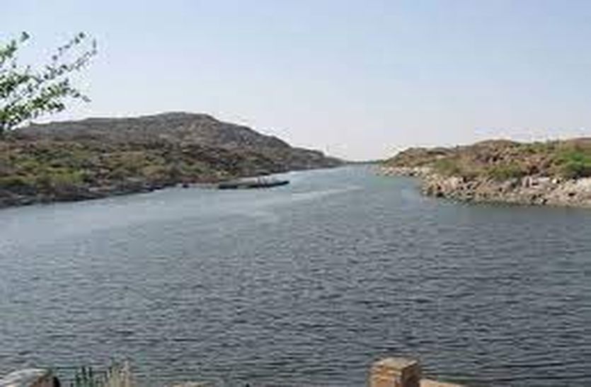 ऑनलाइन गेमिंग में रुपए गंवाकर आत्महत्या करने पहुंचे युवक को बचाया