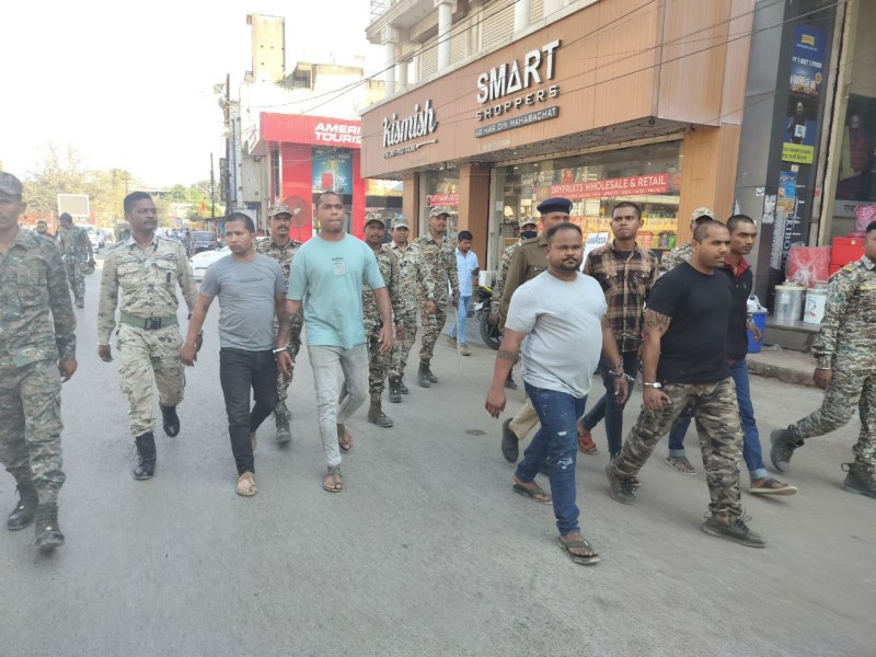 गैंग की मुख्य सरगना सहित 6 आरोपियों की पुलिस ने निकाली जुलूस