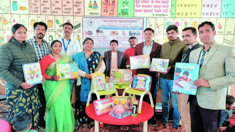 खेल-खेल में पढऩा सीखेंगे पीपलू के विद्यार्थी, स्कूल में खुला खिलौना बैंक