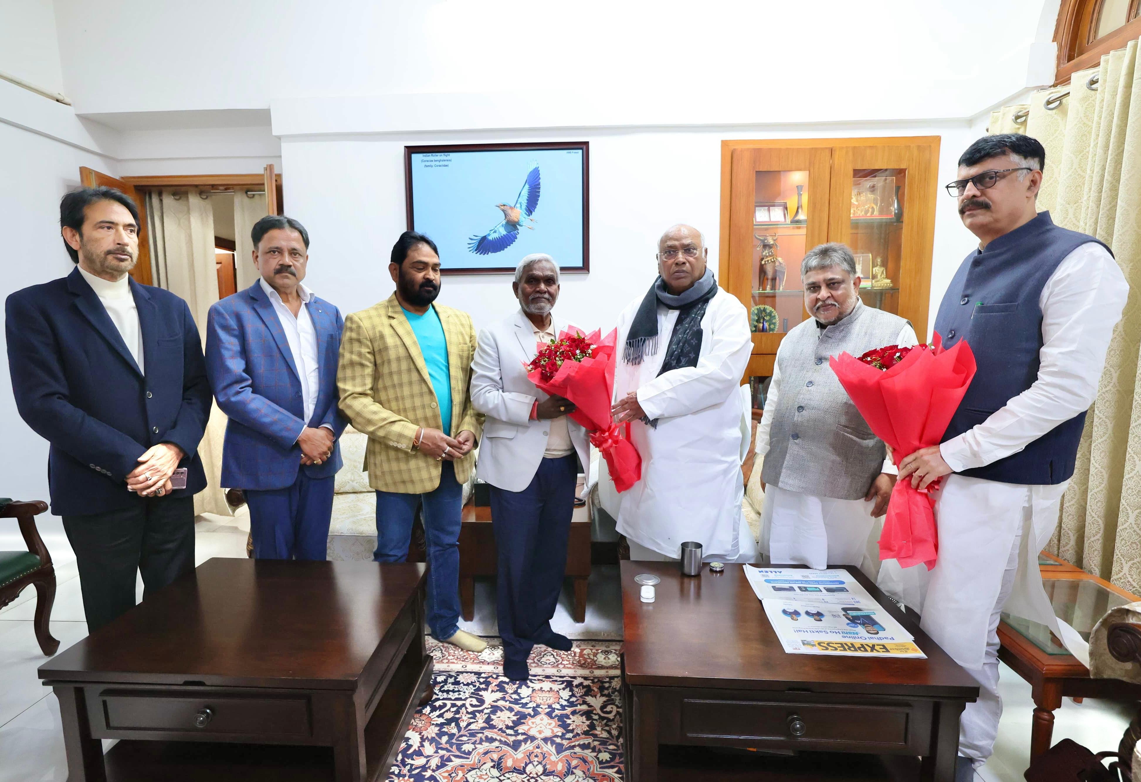 कांग्रेस अध्यक्ष खरगे से सीएम चंपई की रणनीतिक चर्चा से सियासत गरमाई