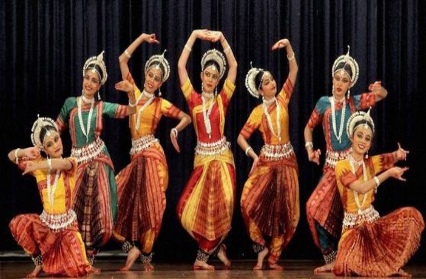 khajuraho_dance_festival_make_new_world_record_kathak_kumbh_more_than_fifteen_thousands_dancer_dance_together.jpg