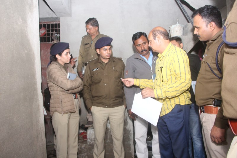 murder :  पड़ोसी से बात करना नहीं हुआ बर्दाश्त, पत्नी की फावड़ा मारकर हत्या कर फरार हुआ पति