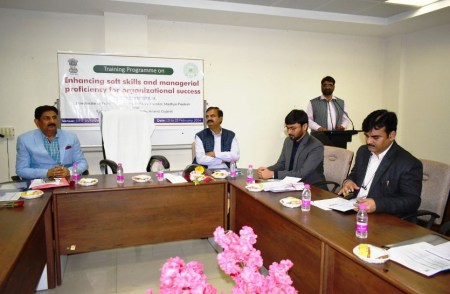 Agriculture बेहतर निर्णय लेने के लिए अपनी मानसिकता में परिवर्तन लाते रहना चाहिए: डॉ शुक्ला