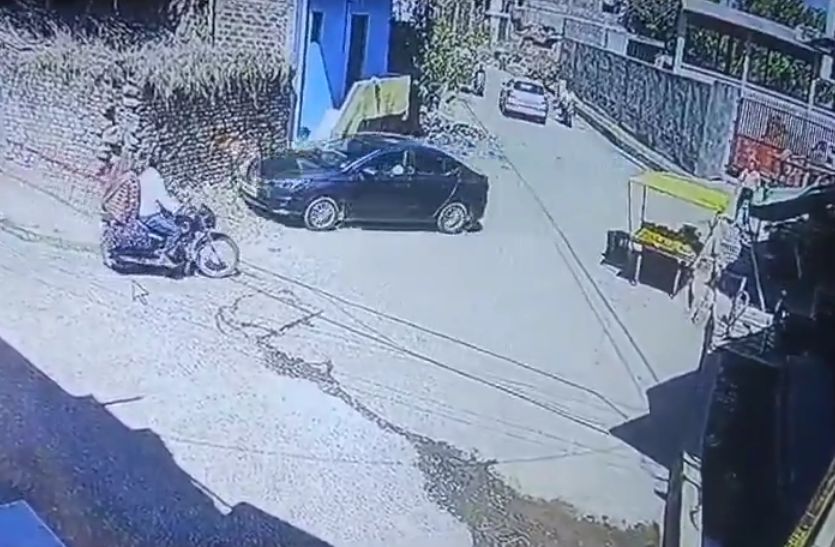 सिरफिरे कार चालक ने ली मासूम की जान, दादा के साथ घर लौट रही थी घर, देखें VIDEO