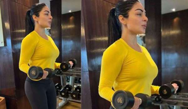 punjabi_actress_neeru_bajwa_in_gym.jpg