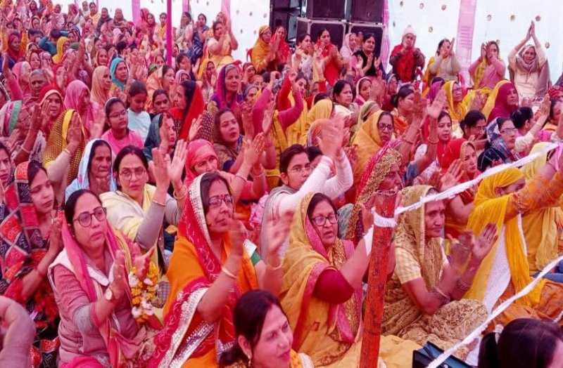 अमृत है हरि नाम जगत में, छोड़ विषय विष पीना क्या...