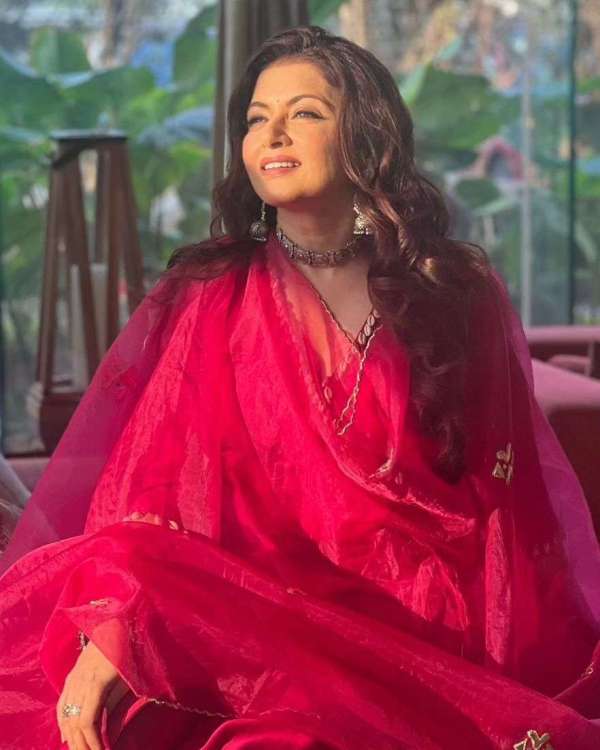 Bhagyashree Birthday Special actress looking beautiful at age 54 