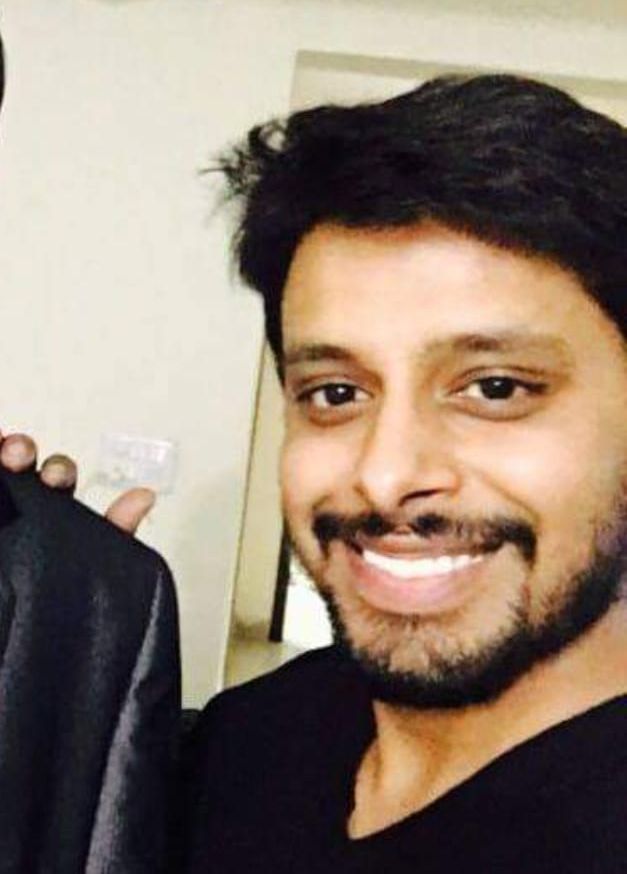 सामने आया मवेशी, कार पलटी और डॉक्टर की मौत