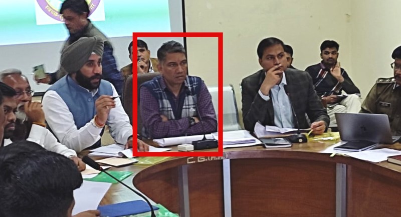 BJP MP Nihal Chand scolds district officer in Sri Ganganagar meeting