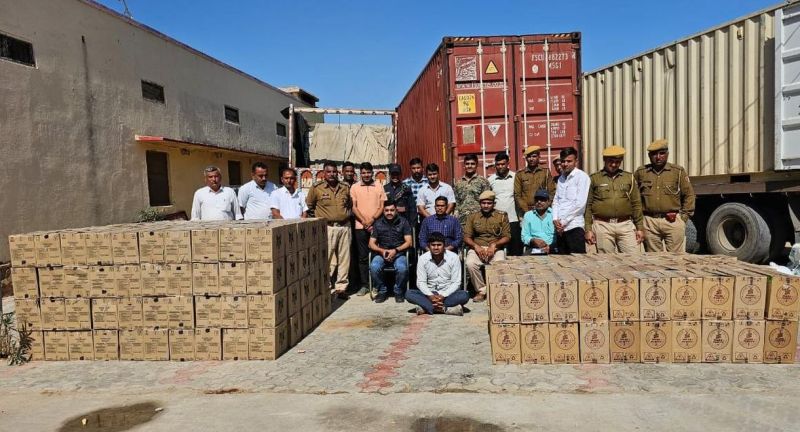 अवैध शराब से भरा कंटेनर जब्त कर एक गिरफ्तार 