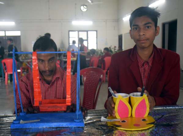 दिव्यॉगो ने दिखायी प्रतिभा