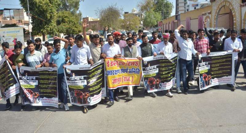 सर्व समाज के लोगों ने कलक्टर कार्यालय तक निकाली रैली