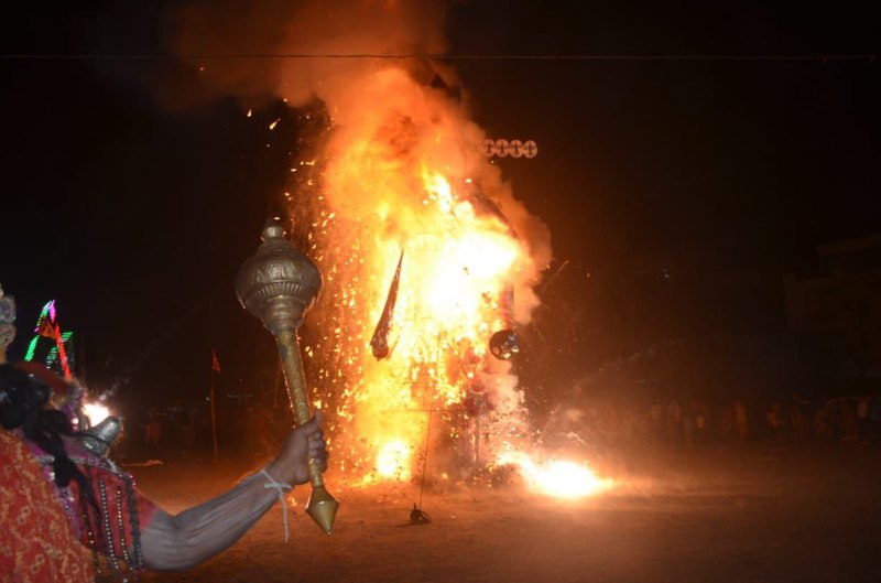 Video: 68 साल से चल रही परंपरा, 31 फीट ऊंचे रावण का दहन