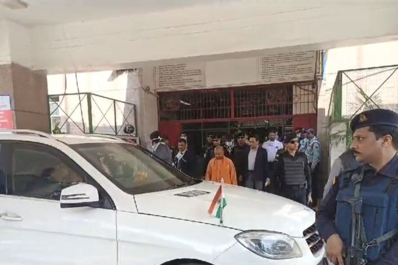 CM Yogi fleet accident Two injured died one police constable critical 