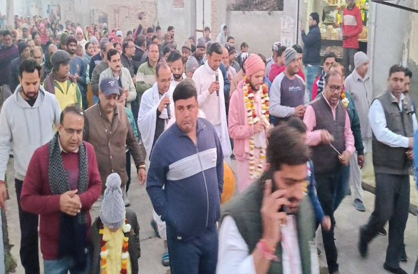 विशाल प्रभात फेरी में हरि बोल के जयकारे से गूंजा कस्बा