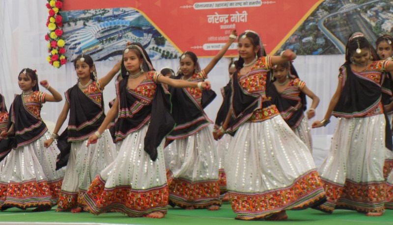 Video Story: The appearance of the railway station will change, girls gave a presentation during the programme.