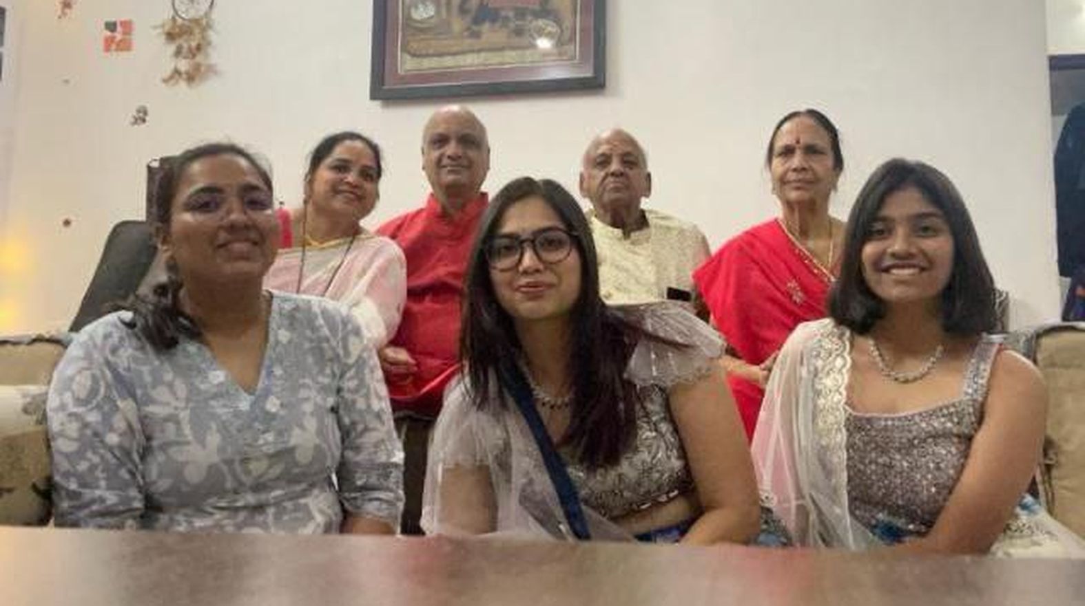 arya_with_sis_and_parents.jpg