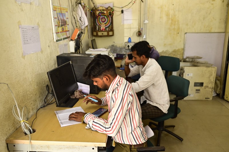 हैलो...एमपीईबी से बोल रहा हूं, बिल बकाया है, जमा नहीं करने पर कनेक्शन कट सकता है