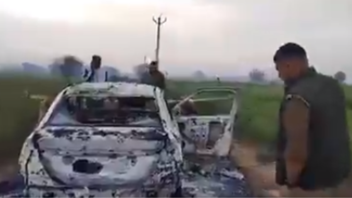 Video: कार के अंदर जल कर खाक हुआ व्यक्ति, वीडियो आया सामने