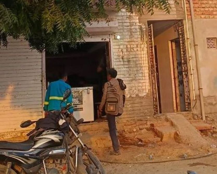 हाइवे के होटल, ढाबों व किराणा दुकानों पर मिलती है शराब