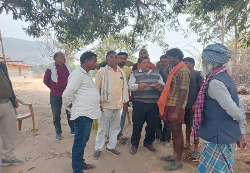 आंख में टॉर्च की रोशनी पडऩे से बिदके दंतैल हाथी ने ग्रामीण को पटका, फिर कुचलकर मार डाला