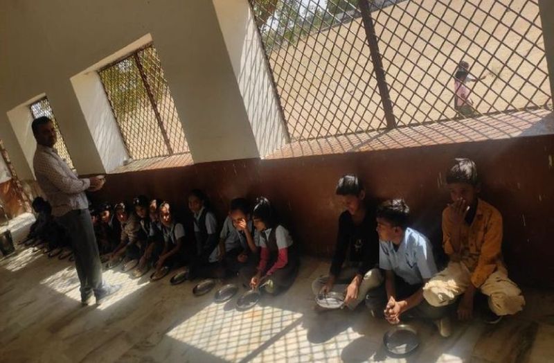 mid day meal: स्कूल में कितने बच्चों ने खाया पोषाहार... एक क्लिक पर होगा सामने