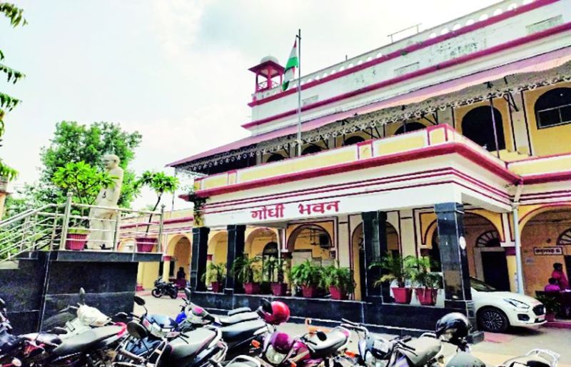 130 बोरिंग हो जाती तो 2 लाख आबादी का गला होता तर...एक साल से सो रहा नगर निगम