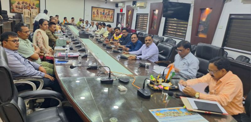 समस्याओं को सुनने और इनके निदान करने के निर्देश दिए