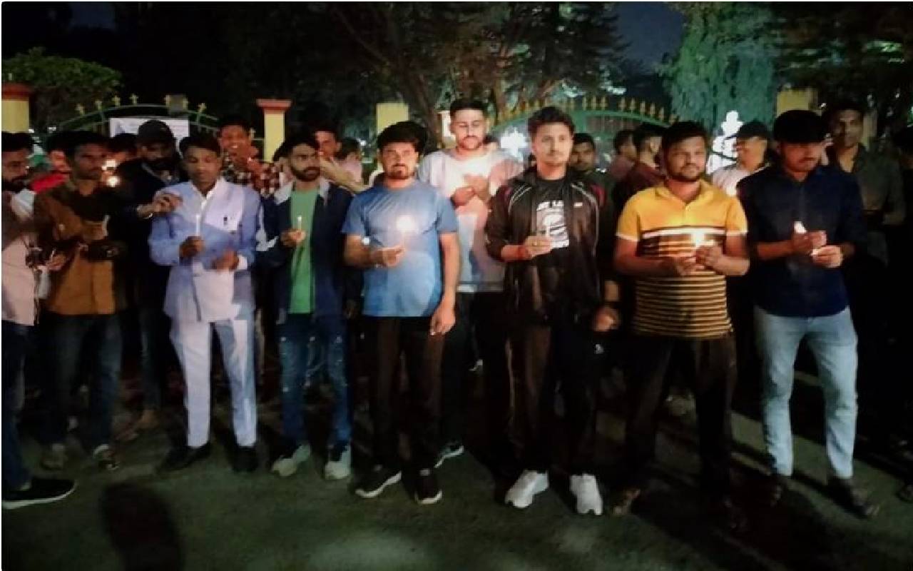 patwari_bharti_scam_mp_candidates_protest_against_recruitment_candle_march_in_indore_mp.jpg