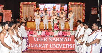 VNSGU : कॉलेज ज्ञान का उपयोग स्वयं के लिए नहीं राष्ट्र निर्माण के लिए करें : राज्यपाल