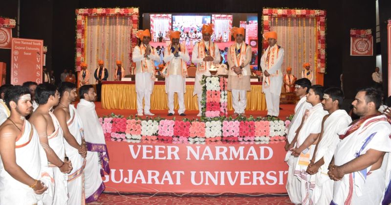 VNSGU : कॉलेज ज्ञान का उपयोग स्वयं के लिए नहीं राष्ट्र निर्माण के लिए करें : राज्यपाल