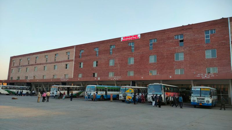 SHORTABE OF BUSES: 25 नई बसों का अनुबंध, यात्रियों के लिए रोड पर आएगी 3 माह बाद, कहां, पढि़ए पूरी खबर