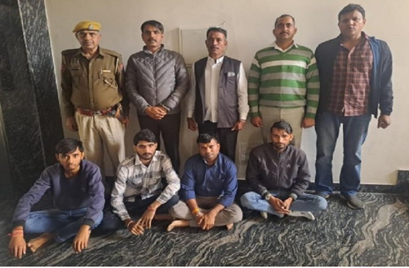 नौकरी का झांसा देकर करोड़ों रुपए की ठगी करने वाले चार बदमाश गिरफ्तार