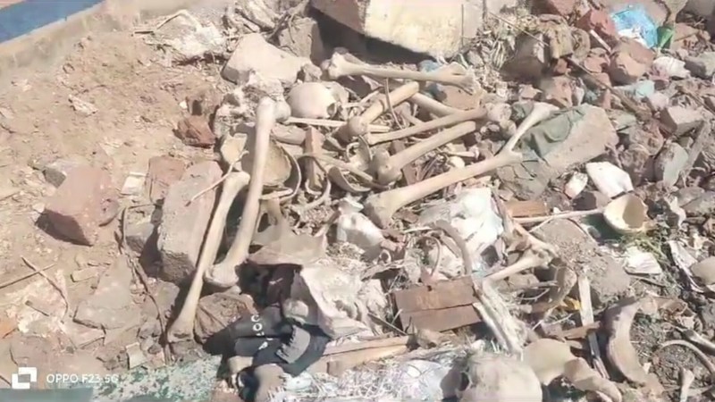 खाली प्लाट में मिला कुछ नर कंकाल के अवशेष