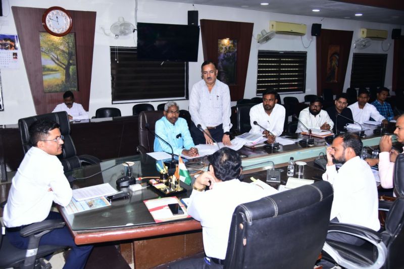 निर्माण कार्य में तेजी लाने के दिए निर्देश