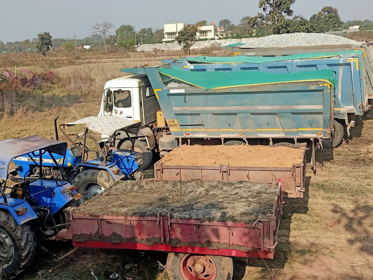 25 क्रेशर/खदान संचालकों तथा 8 कोल डिपो संचालको को नोटिस जारी किया गया