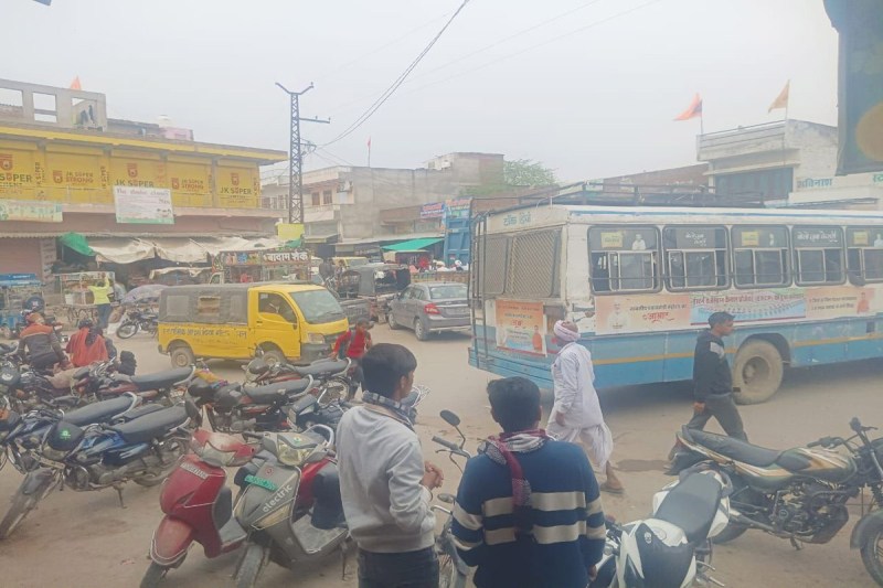 हमारी प्रार्थना सुन लो प्रशासन, बस स्टैंड से अस्थाई अतिक्रमण हटवा दो...