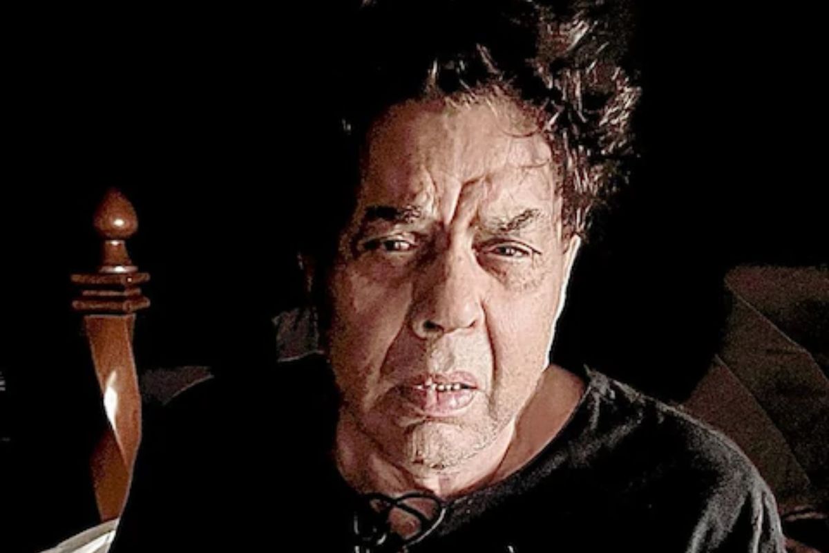 bollywood_dharmendra_why_his_fractured_leg_pic_share_after_daughter_esha_deol_divorce_fans_shocked.jpg