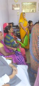 नगर पालिका में फार्म किए जा रहे जमा, सीएससी सेंटरों पर इंतजार में बैठी महिलाएं 