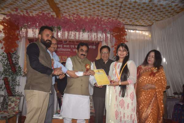 मैडल पाकर चहेरे खिले