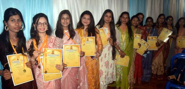 मैडल पाकर चहेरे खिले