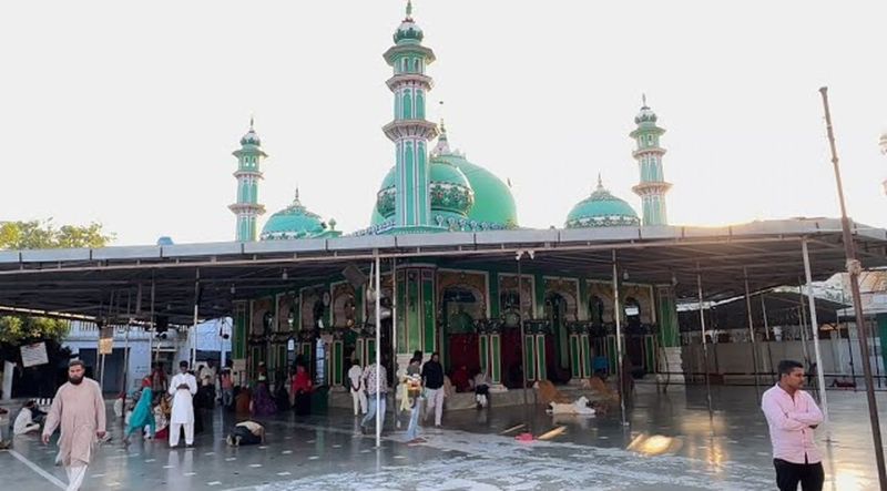 बेरिकेट्स और खाने-पीने की व्यवस्था का जिम्मा हसैन टैकरी वक्फ प्रबंध समिति को