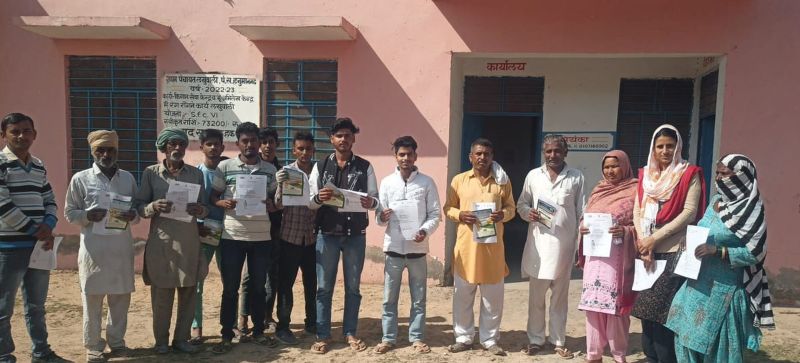 हाथ में पॉलिसी पकड़ाकर बीमा क्लेम के लिए तरसा रही सरकार