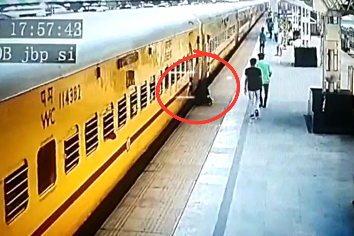 Viral Video : लापरवाही ने लड़की को स्टेशन से पहुंचाया अस्पताल, ऊपर से गुजरी
ट्रेन, देखें वीडियो