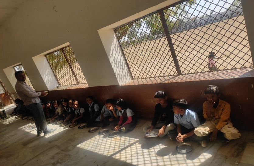 mid day meal: प्रदेश के विद्यालयों में नौनिहालों को लगेगा श्रीकृष्ण भोग