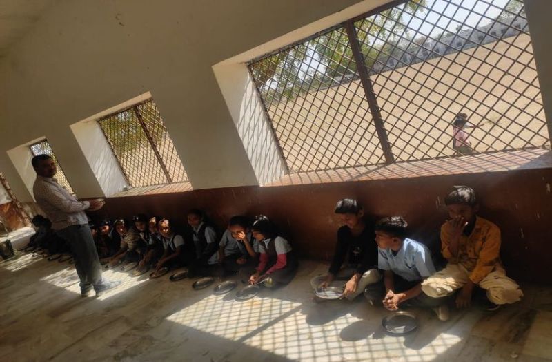 mid day meal: प्रदेश के विद्यालयों में नौनिहालों को लगेगा श्रीकृष्ण भोग