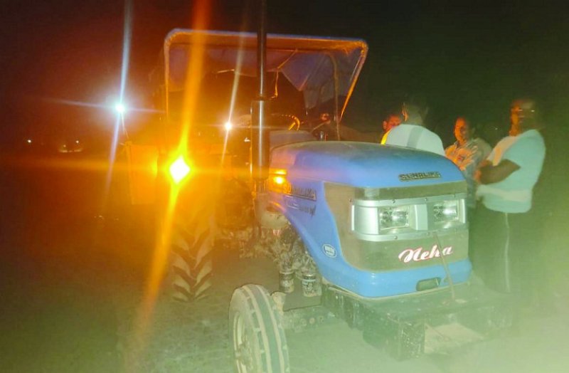 Accident occurred due to tractor engaged in illegal excavation and transportation of sand